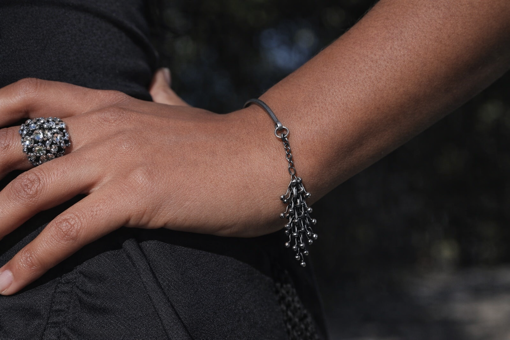 Gray Undertone Chain Bangle