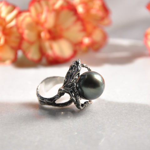 Sterling Silver Cocktail Ring with Dark Green Tahitian Saltwater Pearl