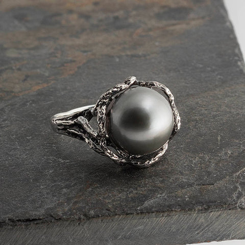 Sol and Venus Large Black Tahitian Saltwater Pearl Ring in Sterling Silver